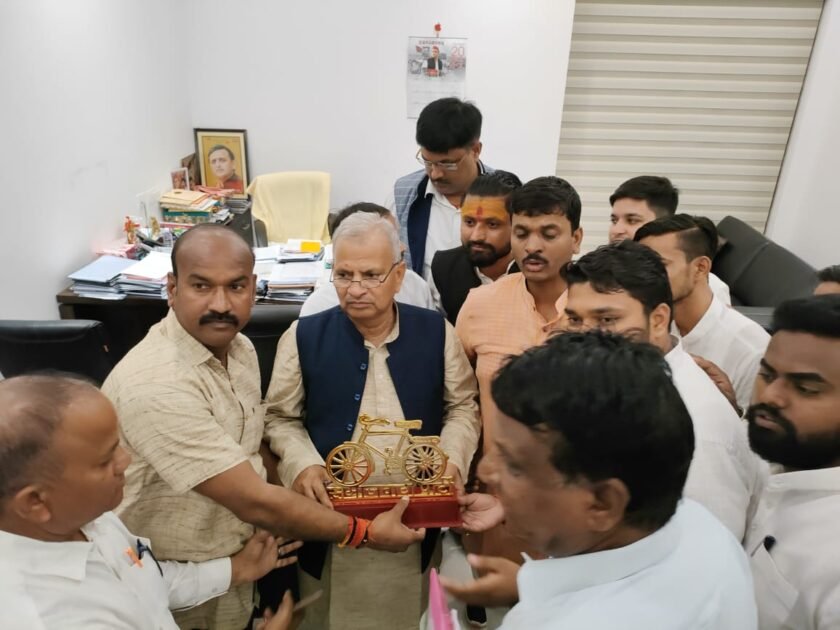 सिसवा बाजार के प्रमोद शर्मा हुये सपा में शामिल क्षेत्र के कार्यकताओं में उत्साह 2 IMG 20211109 WA0161