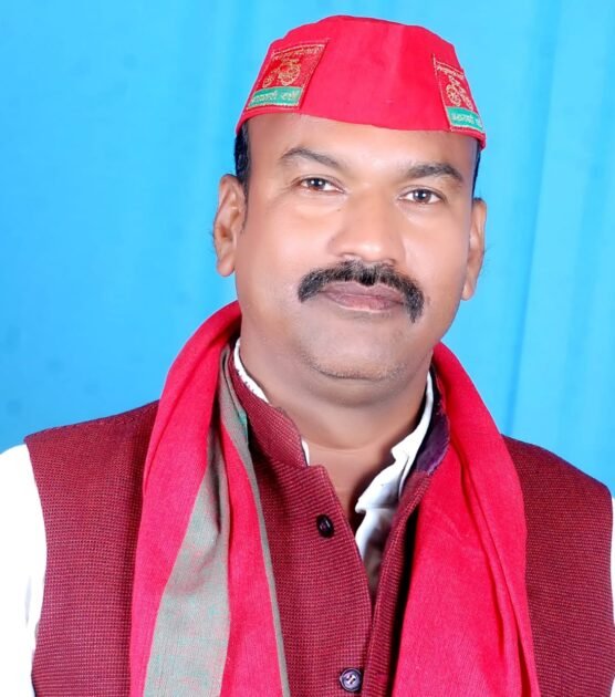 सिसवा बाजार के प्रमोद शर्मा हुये सपा में शामिल क्षेत्र के कार्यकताओं में उत्साह 1 IMG 20211110 WA0140