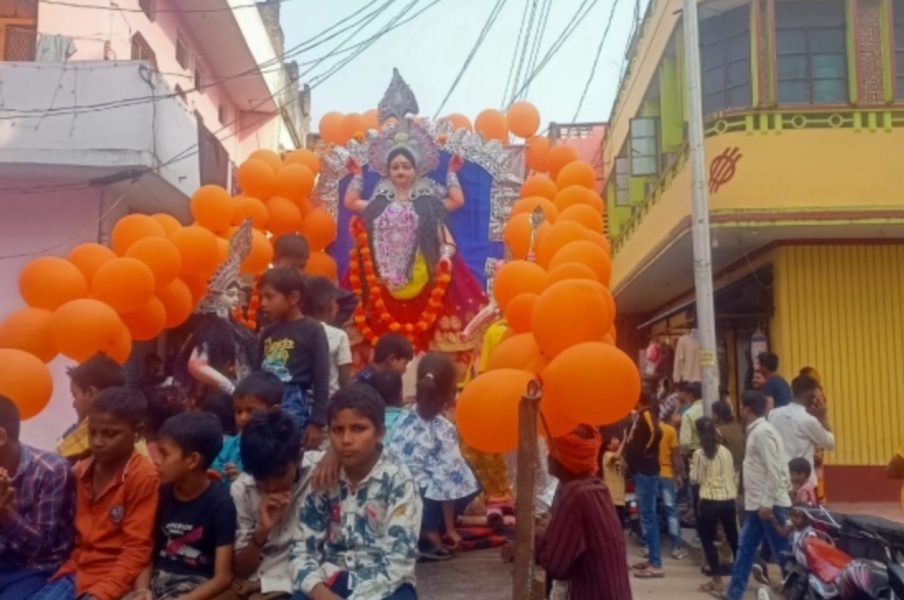 सिसवा नगर पालिका परिषद में कड़ी सुरक्षा के बीच हुआ माँ लक्ष्मी जी की प्रतिमाओं का विसर्जन 2 IMG 20211107 150855