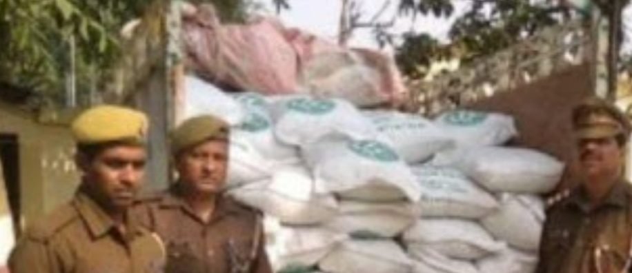 सिंदुरिया पुलिस ने पकड़ा 117 बोरा कनाडियन मटर 2 IMG 20211107 174942