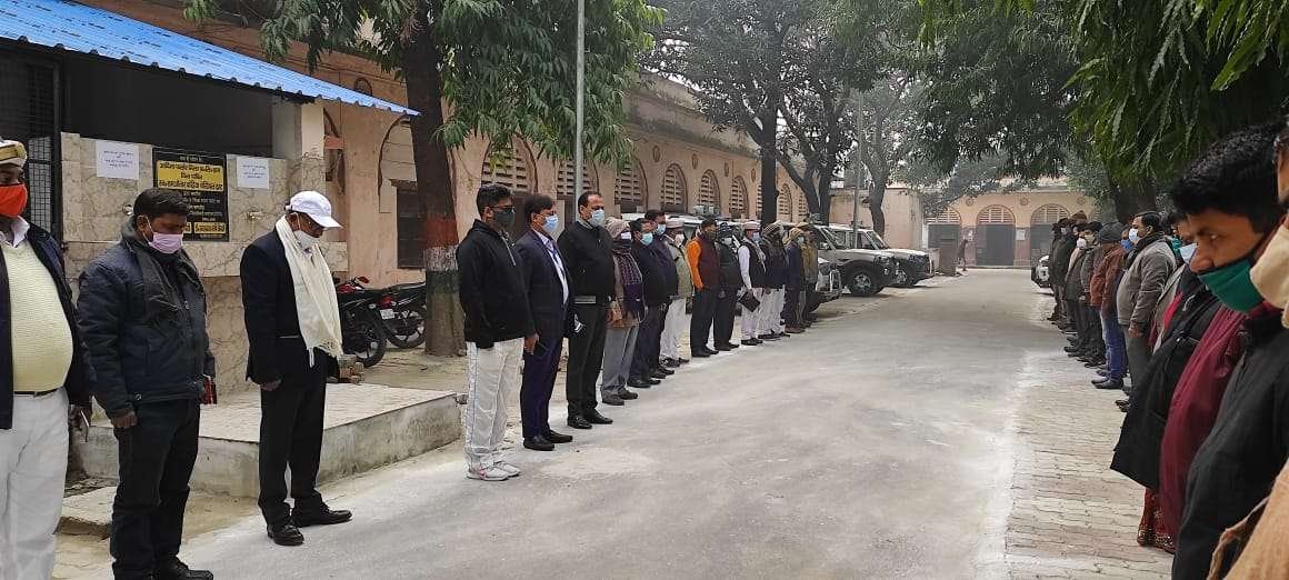 कलेक्ट्रेट परिसर में आयोजित कार्यक्रम में रखा गया दो मिनट का मौन 1 IMG 20220130 WA0009