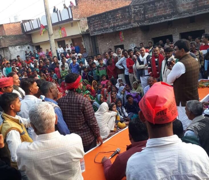 अयोध्या - सपा प्रत्याशी पूर्व विधायक अभय सिंह को गगनचुंबी नारो एवं जयकारों के बीच क्षेत्रवासी दे रहे अपार समर्थन 1 IMG 20220215 WA0012