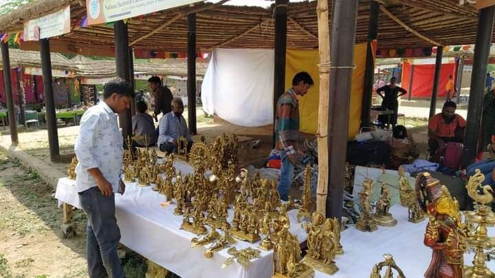 टीकमगढ़ के स्वर्णकार नितिन आए हैं चार साल बाद मेले में गर्मी का असर हो सकता है बिक्री पर 1 IMG 20220321 WA0001