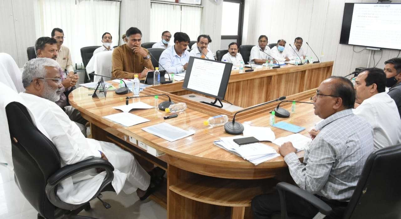 जलशक्ति मंत्री श्री स्वतंत्र देव सिंह ने नमामि गंगे तथा ग्रामीण जलापूर्ति के अधिकारियों के साथ समीक्षा बैठक की 1 IMG 20220403 WA0007