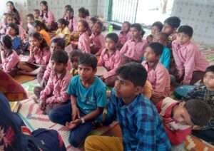 मुख्यमंत्री योगी जी का लाइव प्रोग्राम दिखाकर बच्चों को स्कूल आने के लिये किया गया प्रेरित 1 IMG 20220404 WA0026