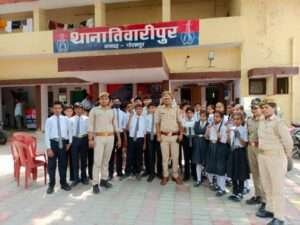 मिशन शक्ति 3.0 अभियान के तहत स्कूल/कॉलेज की छात्राओं ने थाना परिसर का भ्रमण कर थाने की कार्य प्रणाली एवं थाने के बारे में जानकारी प्राप्त किया 1 IMG 20220415 WA0071