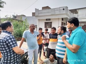 जलनिकासी की समस्या से जूझ रहे वार्डवासी धरने पर बैठे 1 IMG 20220426 WA0111
