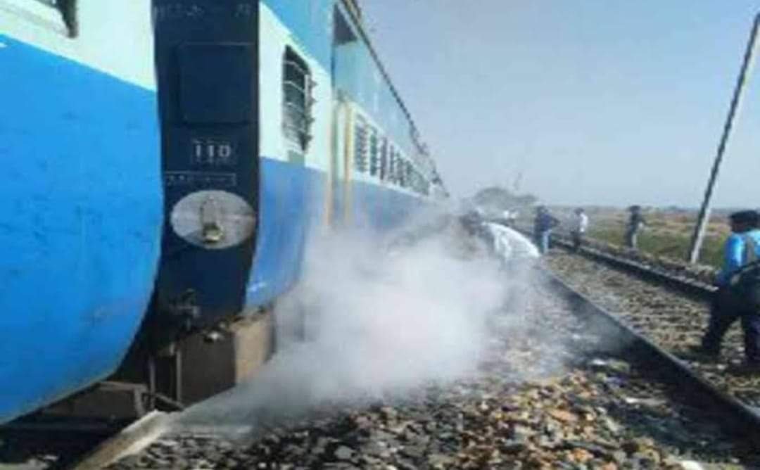 अयोध्या - ट्रेन की चपेट में आने से युवक की मौत 1 IMG 20220328 WA0002