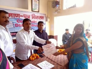 महिलाओं में किया गया प्रमाण पत्र का वितरण 3 IMG 20220509 WA0005
