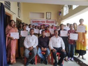 महिलाओं में किया गया प्रमाण पत्र का वितरण 2 IMG 20220509 WA0007