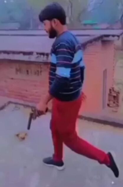 अयोध्या - अवैध असलहा लहराते हुए युवक को रील बनाना पड़ा महंगा 1 IMG 20220516 WA0000