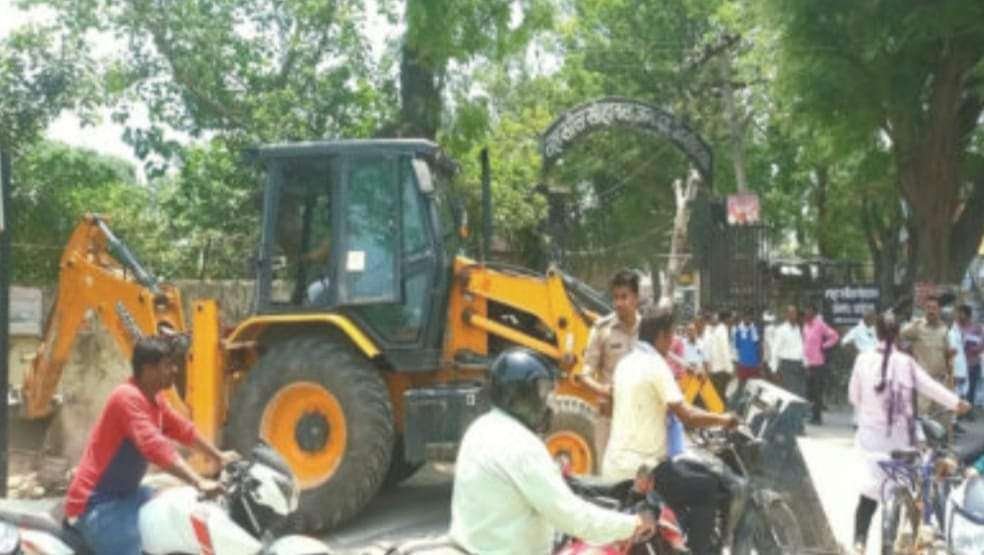 अवैध कब्जा पर चला रहा है बाबा का बुलडोजर 1 IMG 20220530 WA0003 1