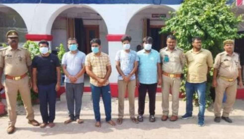 अयोध्या - सट्टा गैंग के 5 सदस्य गिरफ्तार 1 IMG 20220530 WA0004