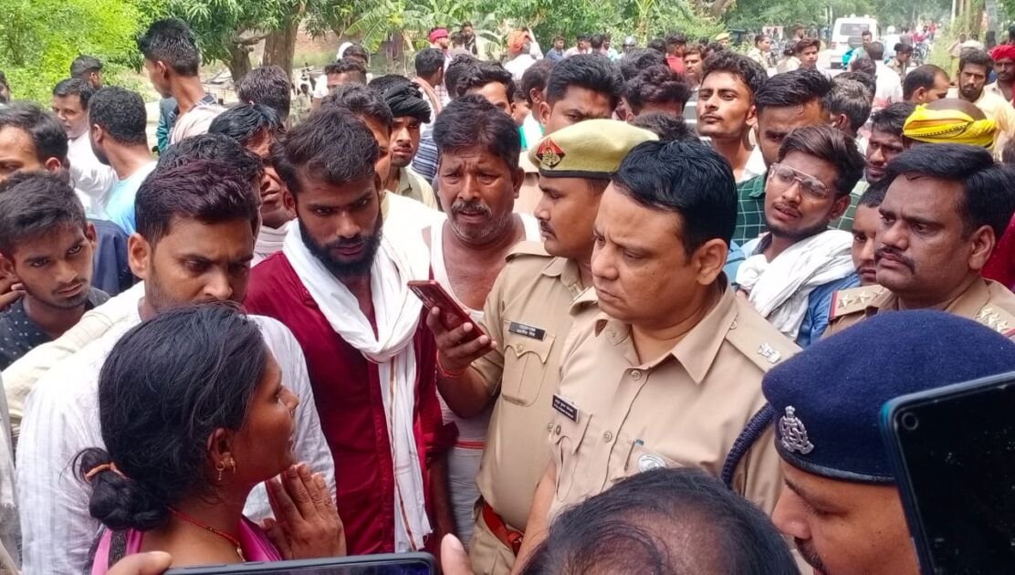 अयोध्या - युवक की हत्या के बाद मार्ग जाम करने का मामला 1 IMG 20220609 WA0007