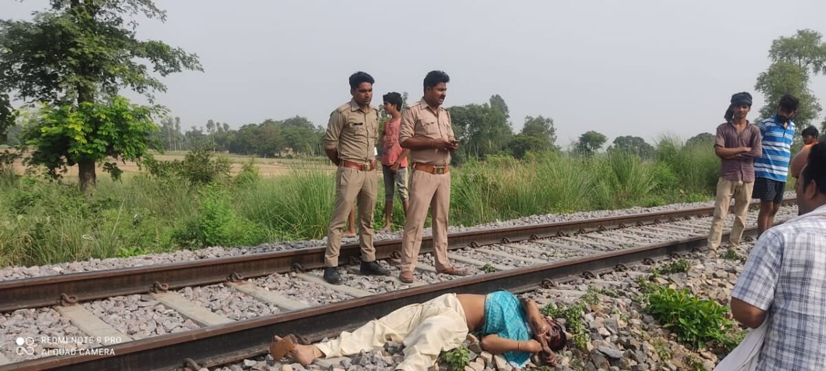 अयोध्या - रेलवे ट्रैक पर मिला युवती का शव 1 IMG 20220610 WA0004