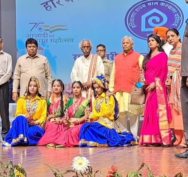 फरीदाबाद - बालिका विद्यालय एनआईटी 3 फरीदाबाद को राजभवन में मिला सम्मान 1 IMG 20220614 WA0010