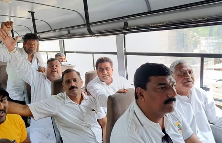 फरीदाबाद - दिल्ली में प्रदर्शन के दौरान कांग्रेस प्रदेशाध्यक्ष सहित फरीदाबाद के कांग्रेसी नेता हुए गिरफ्तार 1 IMG 20220615 WA0007