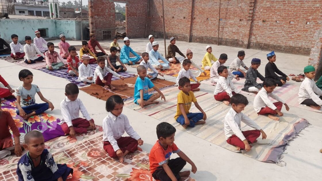 मदरसा गौसिया मिहीपुरवा में मनाया गया योग दिवस 1 IMG 20220625 WA0015