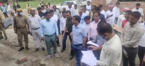 जिलाधिकारी द्वारा परफॉर्मेंस ग्रांट योजना के अंतर्गत हो रहे निर्माण , विकास कार्यों और संपत्ति रजिस्टर का किया गया निरीक्षण 1 IMG 20220628 WA0012 1