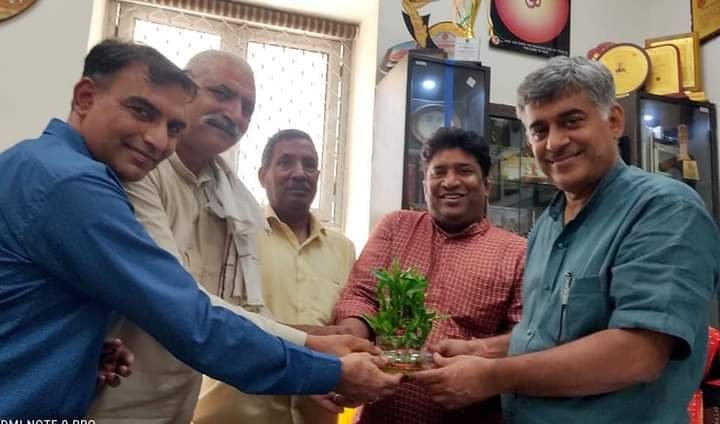फरीदाबाद - सैनी समाज के पूर्व प्रधान खेमचंद सैनी के नेतृत्व में मिला प्रतिनिधिमंडल 1 IMG 20220630 WA0001
