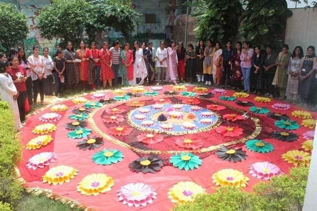 फरीदाबाद - खजानी वूमैनस वोकेशनल इंस्टीट्यूट की छात्राओं ने सबसे बड़ी राखी बनाकर रचा इतिहास 1 img 20220810 wa00048100388076921221509