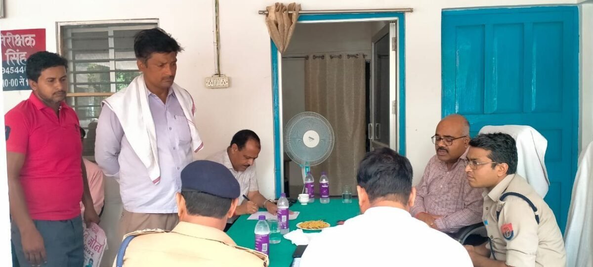 जनपद देवरिया जिलाधिकारी व पुलिस अधीक्षक देवरिया द्वारा थाना समाधान दिवस के अवसर पर थाना बनकटा पर सुनी गयी समस्या 1 img 20220827 wa00144917411827197805893