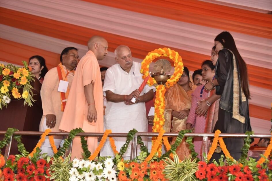 देवरिया - पथरदेवा में आयोजित त्रि-दिवसीय एग्रो क्लाइमेटिक किसान मेला एवं प्रदर्शनी का मुख्यमंत्री ने किया शुभारम्भ 1 IMG 20221018 WA0065