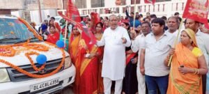 डॉ० संजय निषाद ने महिला मोर्चा के लिए भेंट किया गाड़ी 1 IMG 20221026 WA0039