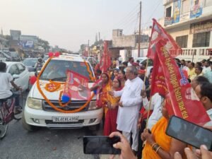 डॉ० संजय निषाद ने महिला मोर्चा के लिए भेंट किया गाड़ी 2 IMG 20221026 WA0040