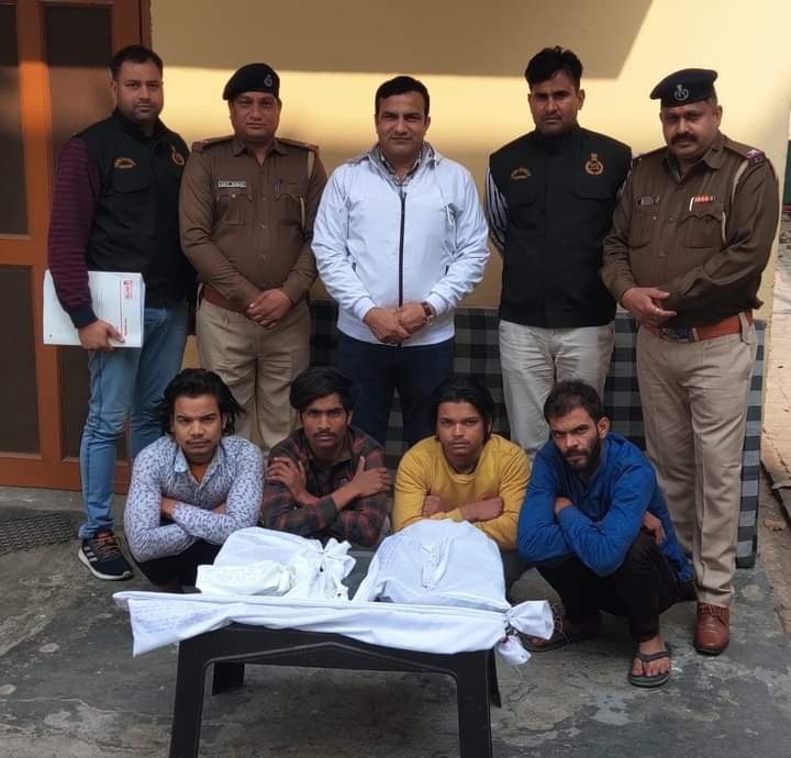 राहगीर के साथ मारपीट कर छीनाझपटी करने वाले 4 आरोपियों को क्राइम ब्रांच ने किया गिरफ्तार 2 WhatsApp Image 2023 01 23 at 9.13.08 AM