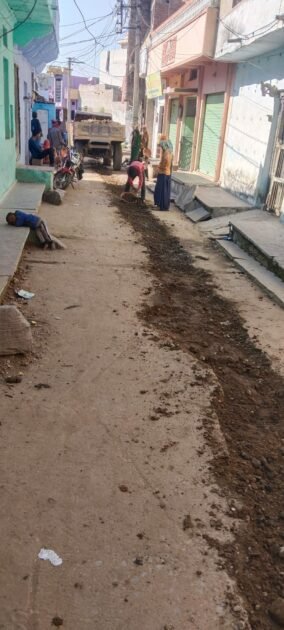 न्यूज का असर मार्ग पर खोदे गये गड्ढों विभाग ने ली सुध 1 2 2