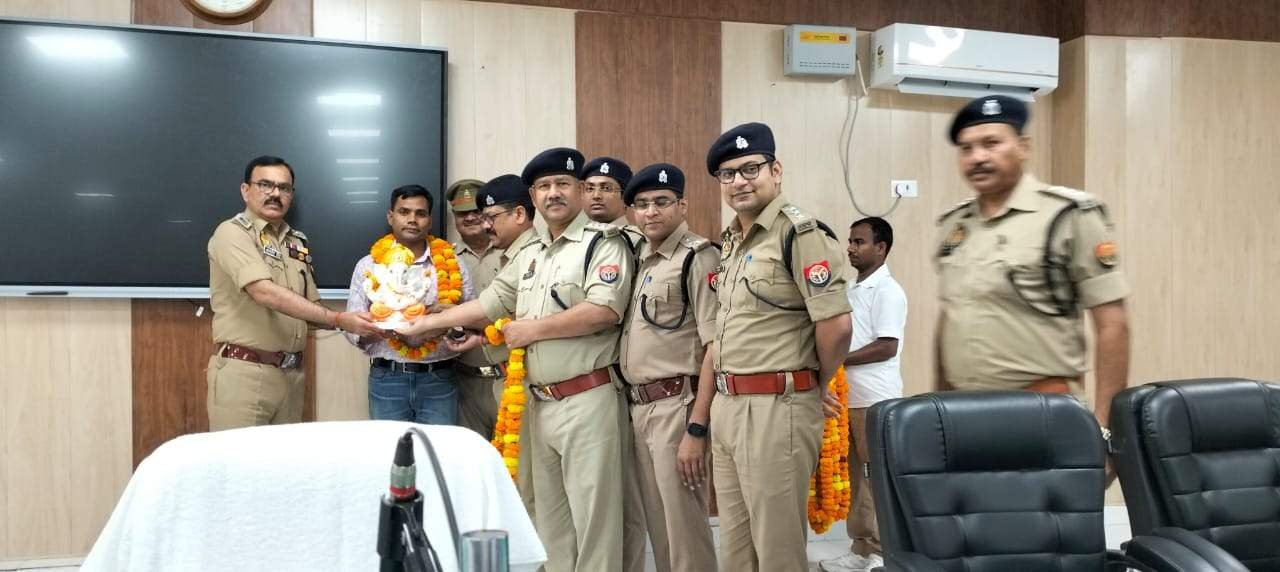 अपर पुलिस अधीक्षक गोपीनाथ सोनी को दी गयी विदाई एस पी ओमबीर सिह ने कार्य को सराहा 3 WhatsApp Image 2023 03 20 at 6.58.43 PM 1