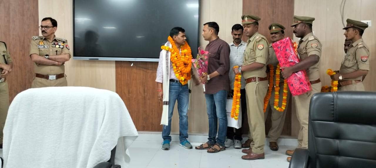 अपर पुलिस अधीक्षक गोपीनाथ सोनी को दी गयी विदाई एस पी ओमबीर सिह ने कार्य को सराहा 2 WhatsApp Image 2023 03 20 at 6.58.43 PM