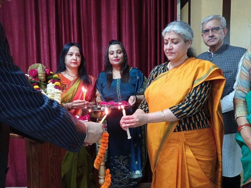 डी.ए.वी शताब्दी महाविद्यालय ने एक दिवसीय अंतर्राष्ट्रीय सम्मेलन का किया आयोजन 2 WhatsApp Image 2023 04 03 at 9.05.12 AM