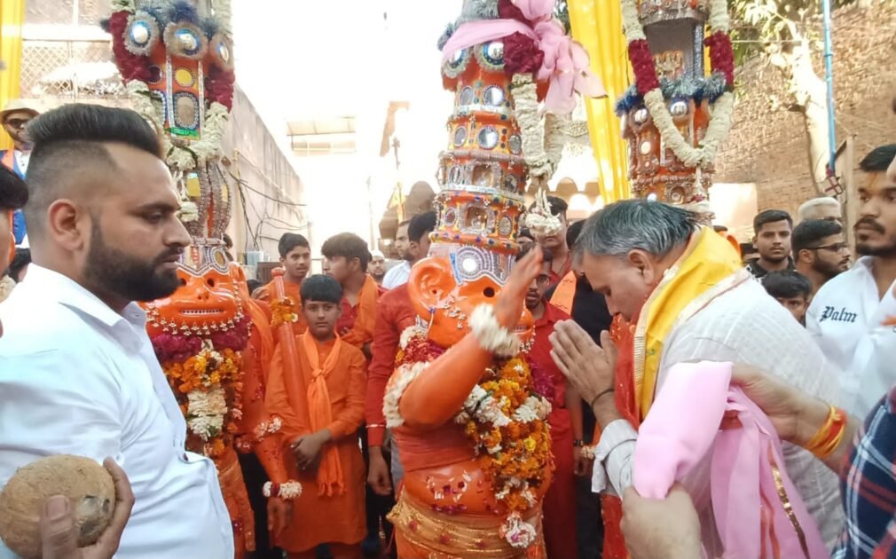 हनुमान जन्मोत्सव के उपलक्ष्य में सुंदरकांड पाठ व भंडारे का आयोजन 2 WhatsApp Image 2023 04 07 at 1.32.59 AM