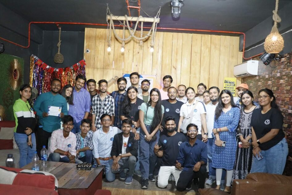 द वर्ल्ड ऑफ हिडेन थॉट्स के संस्थापक कार्तिक गुप्ता एवं अंशिका द्वारा आयोजित ओपन माईक इवेंट में प्रतिभागियों ने किया प्रदर्शन 2 WhatsApp Image 2023 04 17 at 3.05.09 PM