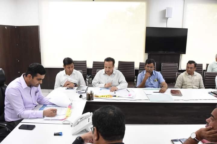 सीएम घोषणा के विकास कार्य सम्बंधित विभाग के अधिकारी कराएं पूरे निर्धारित समय सीमा में:डीसी विक्रम सिंह 2 WhatsApp Image 2023 04 29 at 2.15.17 PM
