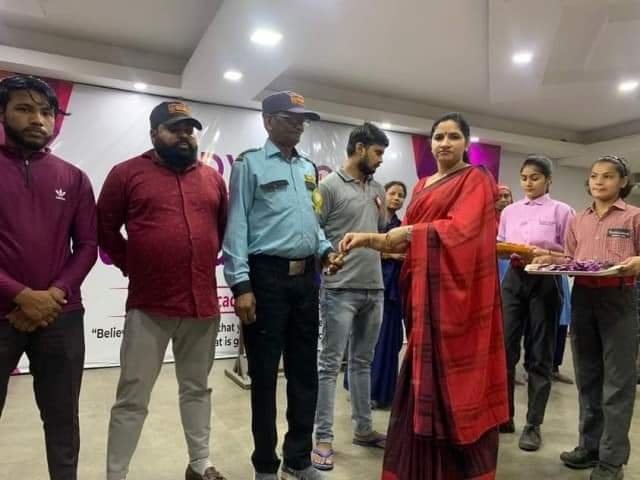 विश्व मजदूर दिवस पर विद्यासागर इंटरनेशनल स्कूल में सम्मानित हुए कामगार 2 66cfd822 7150 4099 9e76 210e1198227b
