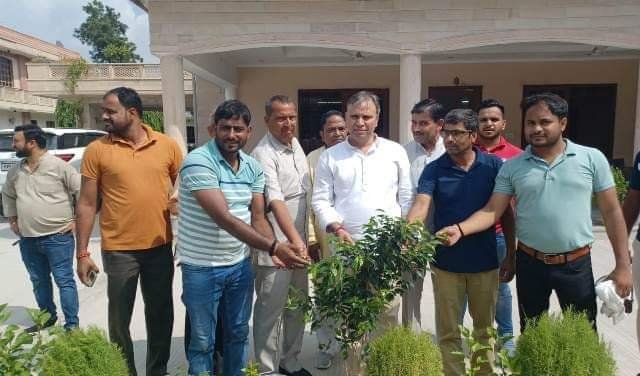 सांसे फाउंडेशन के द्वारा विजय प्रताप के जन्मदिन पर किया पौधारोपण 2 02c09cc5 1380 4636 8634 35f1117c1ae9