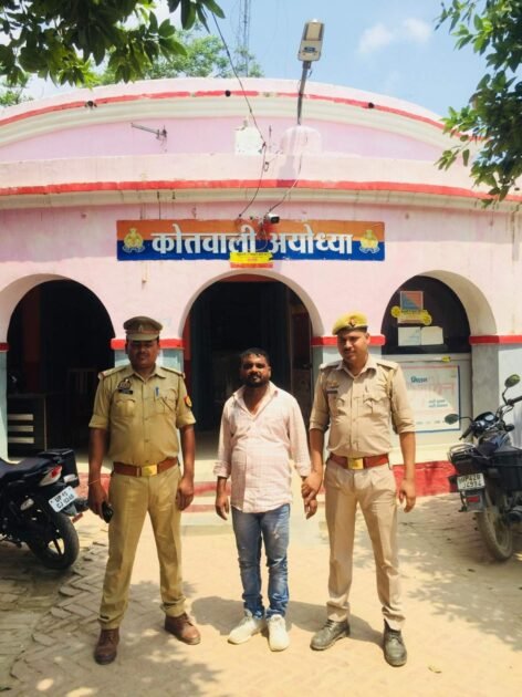 ब्रेकिंग न्यूज़ फर्जी कागजात तैयार करके जमीन का बैनामा कराने का आरोपी गिरफ्तार। 2 55dc5c23 fecb 44ae a2bc 30d9d8478717