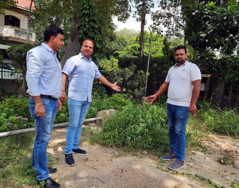 स्वयंभू स्मार्ट सिटी में कूड़ा घर में तब्दील हुआ साइकिलिंग ट्रैक:सुमित गौड़ 2 00813c0a 10ac 42c0 ab14 0eff99107d66