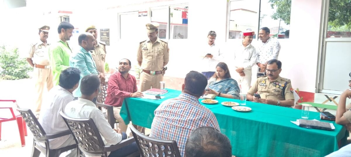 गाजीपुर:शिकायतो के निस्तारण मे देरी हुई तो लेखपाल एंव सिपाही होगे जिम्मेदार: जिलाधिकारी 3 e4f5e8bc fc73 4cf4 8c26 ec796c75725e