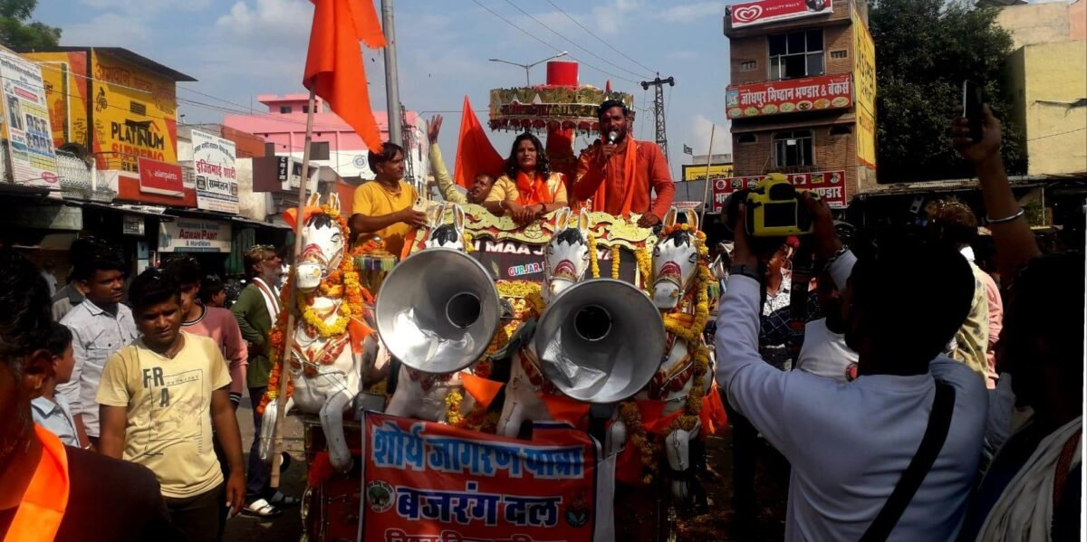 बीगोद बसस्टैंड पर शोर्य जागरण यात्रा का समस्त हिन्दू समाज व बुलडोजर( जेसीबी मशीन) से पुष्प वर्षा कर जयश्रीराम के जयघोष के साथ भव्य स्वागत किया गया 2 971e7cc3 0e41 40d1 a030 d0ea1416a5f3