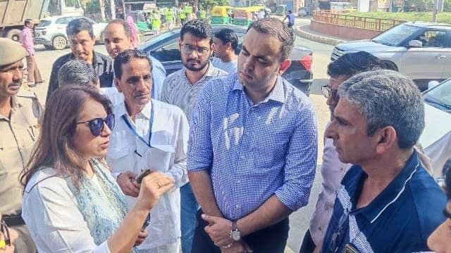 निगमा आयुक्त ए मोना निवासन ने किया मेगा स्वच्छता अभियान का शुभारंभ 2 9ae279df 9c09 4f3a b836 242cbfe5d963