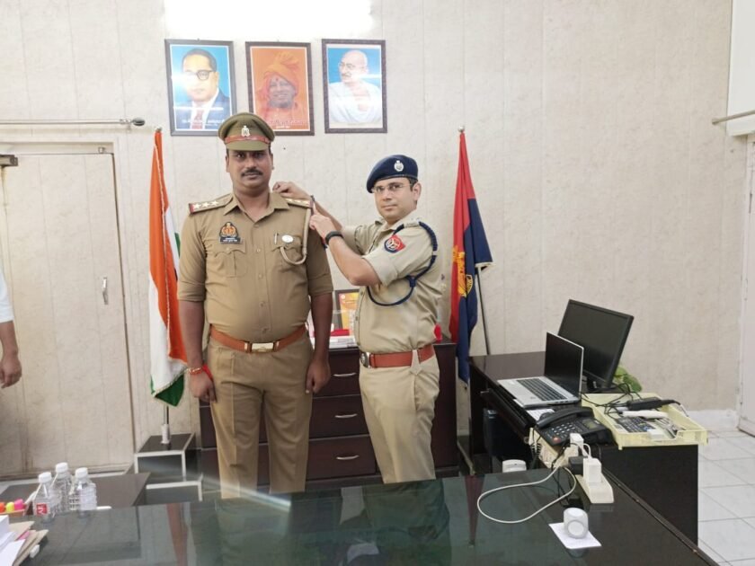 ब्रेकिंग न्यूज़ उपनिरीक्षक से निरीक्षक पद पर प्रमोट हुए संतोष सिंह व जनार्दन सिंह को एसएसपी ने लगाया तीसरा स्टार 2 c847be2c afdf 45c8 bd81 7e1133f512c4