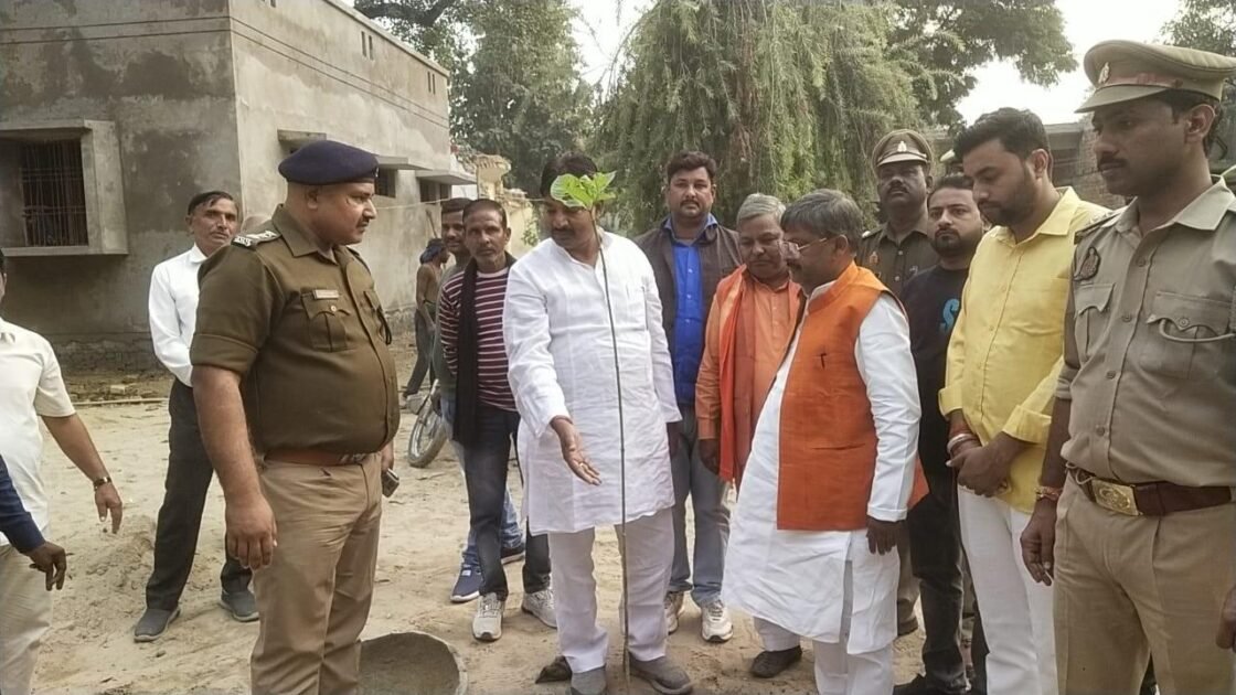 मवई अयोध्या - विधायक ने नव निर्माणधीन सीओ ऑफिस व आवास का किया निरीक्षण 2 0b2d93ee 8139 4ff7 99a9 b0dc50612616