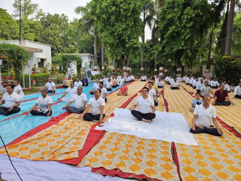 सेशन हाउस सिविल लाइन में मनाया गया अंतरराष्ट्रीय योग दिवस 2 WhatsApp Image 2024 06 21 at 4.51.35 PM scaled