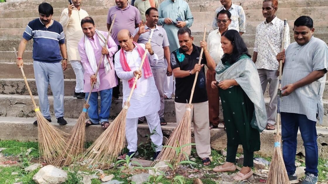 राज्य सरकार की मंशानुरूप मांडलगढ़ नगरपालिका प्रशासन ने किया विभिन्न स्थानों पर पौधारोपण 2 WhatsApp Image 2024 07 07 at 1.21.08 PM