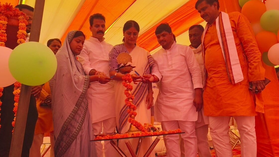 केन्द्रीय मंत्री ने मां विन्ध्यवासिनी देवी तीर्थ स्थल एवं जनपद के अन्य महत्वपूर्ण तीर्थ स्थलो पर पर्यटन विकास के तहत 1961.44 लाख की लागत से कराये जाने वाले 06 परियोजनाओं का किया शिलान्यास 2 WhatsApp Image 2024 07 16 at 3.31.39 PM