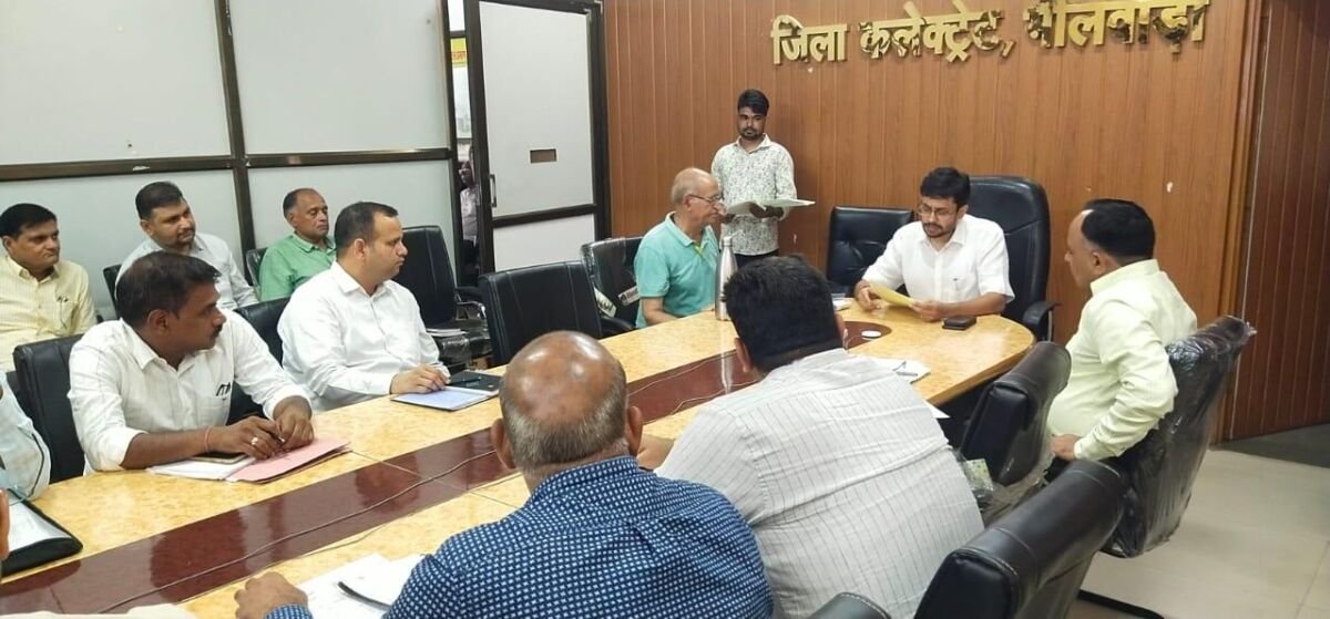 जिला स्तरीय जनसुनवाई में जिला कलक्टर ने सुनी लोगों की समस्याएं, 2 WhatsApp Image 2024 07 19 at 1.03.12 PM